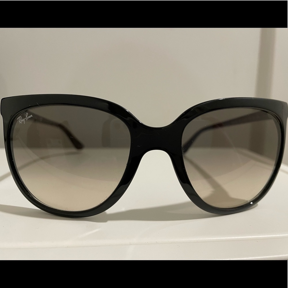 Ray-Ban ‘Cats’ Black Sunglasses & Original Case